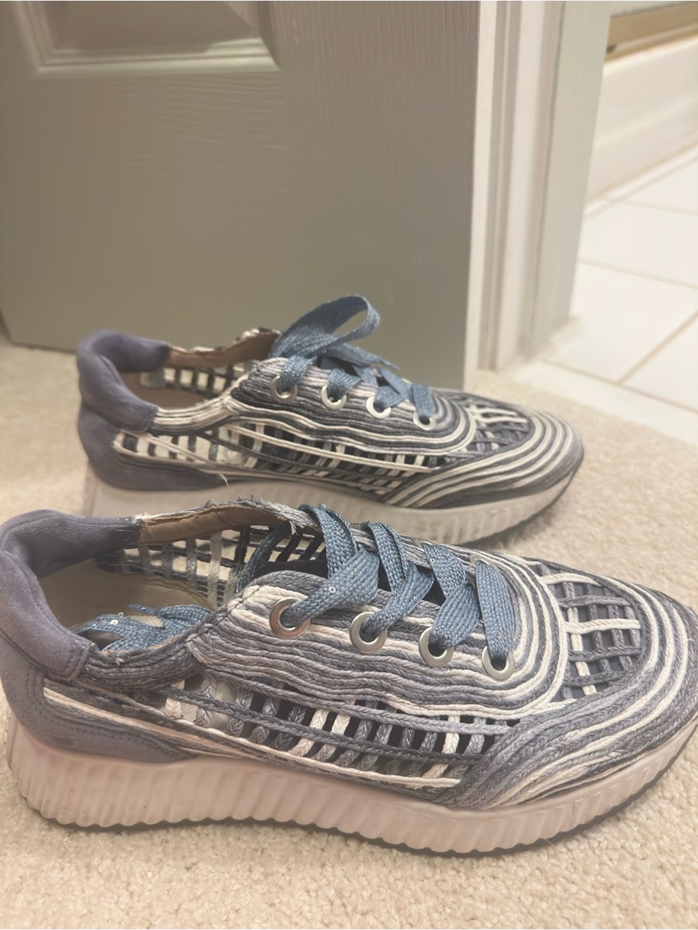 Women’s Softeaves Blue Lace-Up Casual Sneakers